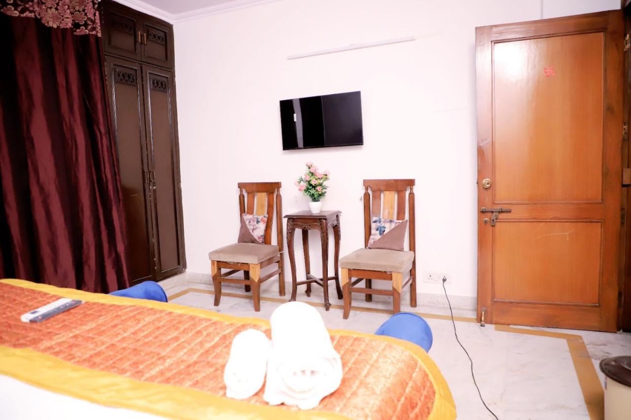 Fortune Service 1bhk, D-198,ugf *