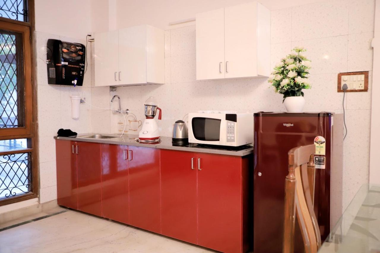 Fortune Service 1bhk, D-198,ugf New Delhi